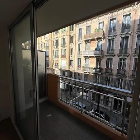 Centre Proche Gare & Liberation Apartamento *